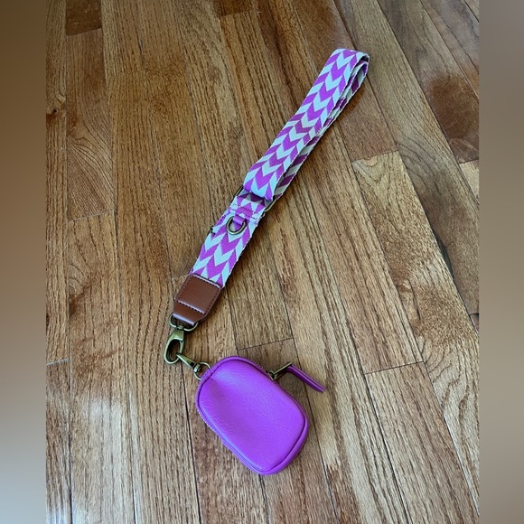 Universal Thread coin purse with adjustable crossbody chevron strap in magenta. - Picture 7 of 7